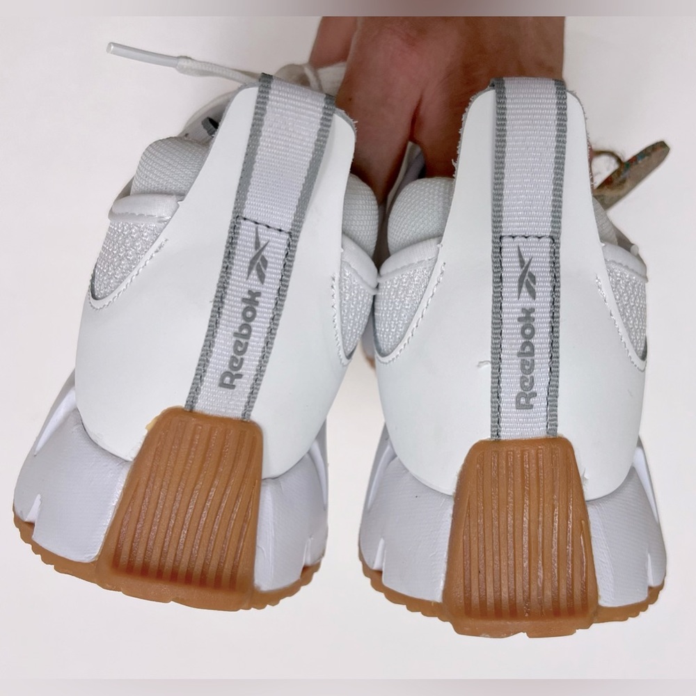 NWT REEBOK Zig Dynamica women’s Shoes white and Orange No box - Picture 12 of 16